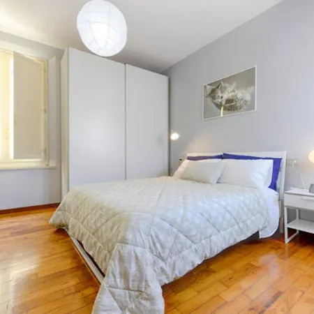 Apartment Grazioso In Centro- Wifi Ascensore Aria Condizionata