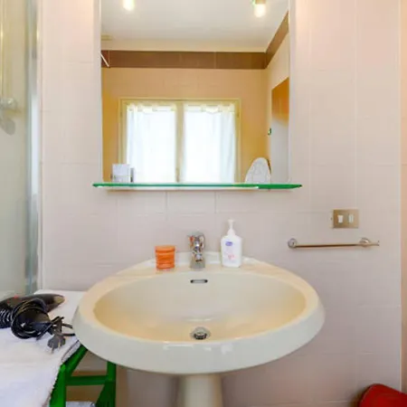 Grazioso In Centro- Wifi Ascensore Aria Condizionata * Modena