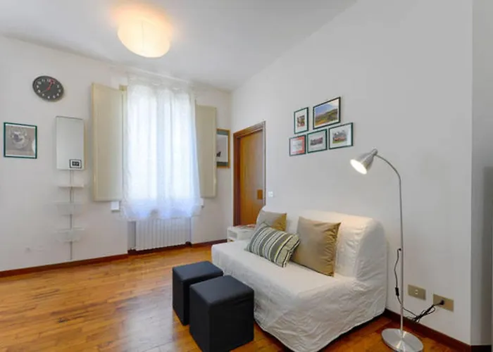 Grazioso In Centro- Wifi Ascensore Aria Condizionata Διαμέρισμα *